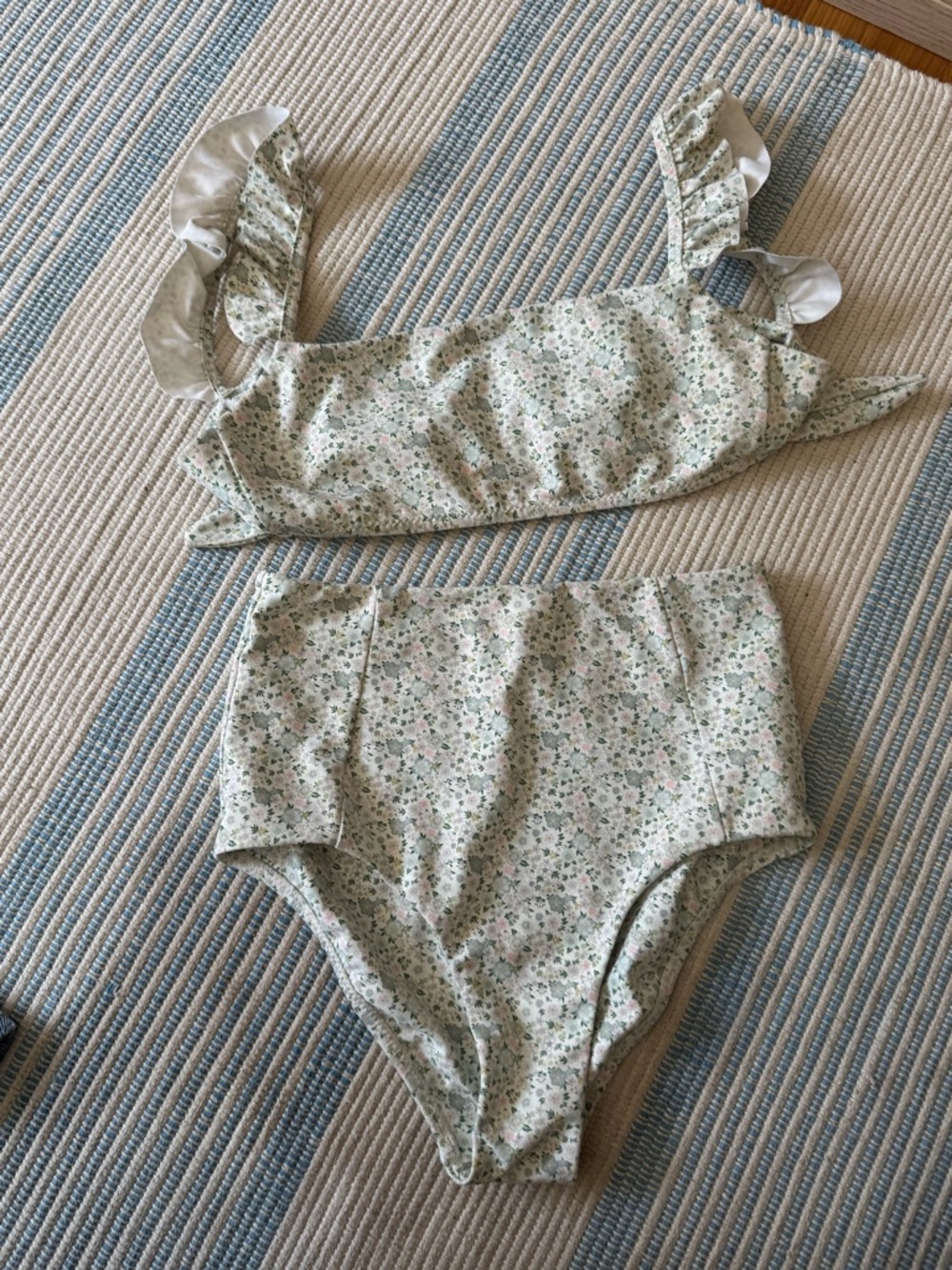 Floral Ruffle minnow Two-Piece Bikini Set in Light Green